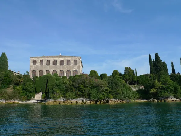 Punta san vigilio ที่ทะเลสาบ garda — ภาพถ่ายสต็อก