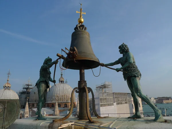 Topo da torre do relógio em venezia — Fotografia de Stock