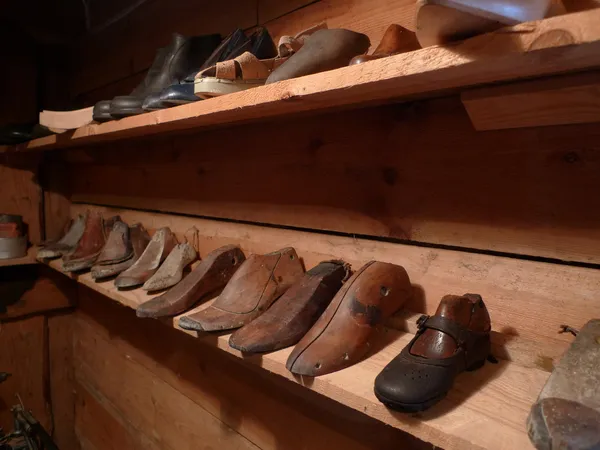 Old cobbler tools — Stock Photo, Image