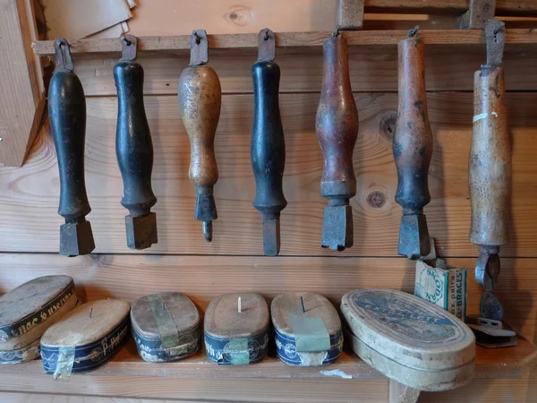 Old cobbler tools — Stock Photo, Image