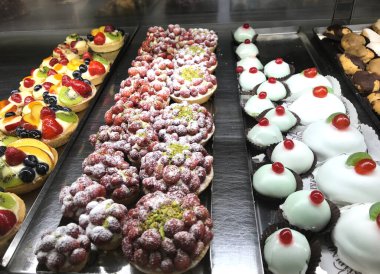 Sicilya, İtalya 'dan renkli tatlılar