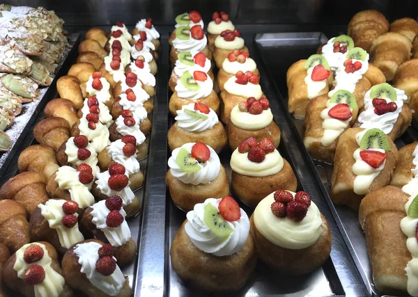 Sicilya, İtalya 'dan renkli tatlılar