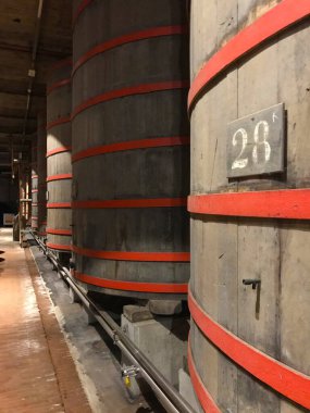 Belçika 'da bir bira fabrikasında Lambic bira fıçıları