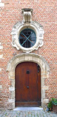 Mechelen, Belçika 'da antik bir ön kapı.