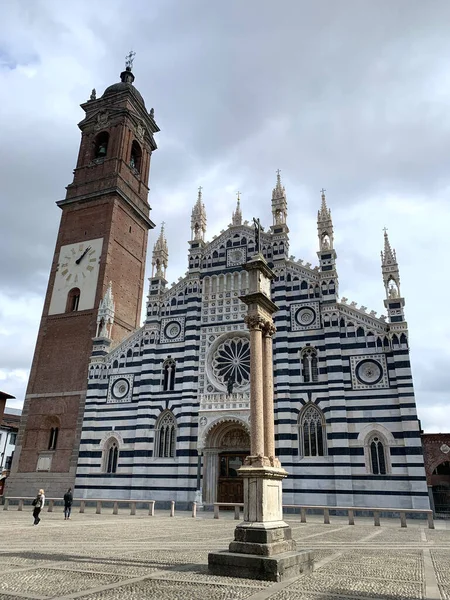 意大利蒙扎大教堂和钟楼 — 图库照片