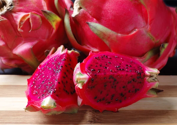 Kırmızı dragon meyve veya meyve pathaya kapat