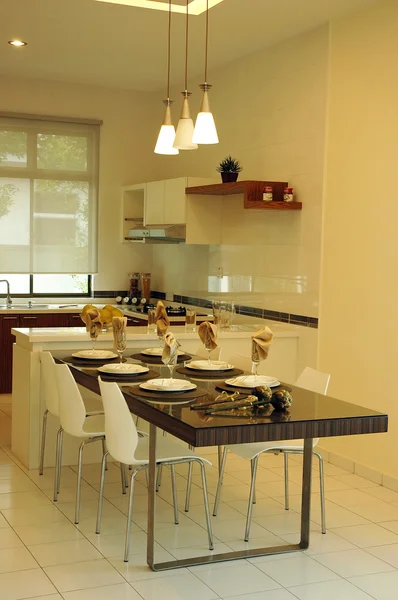 Basit ve modern mutfak / yemek odası tasarımı