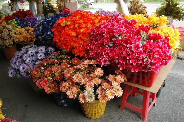 Uma florista ou loja de flores no lado da estrada — Fotografia de Stock