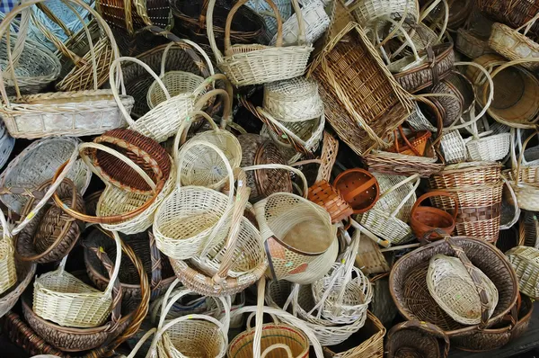 Um monte de cesta / s com diferentes tipos de design — Fotografia de Stock
