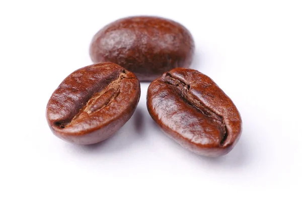 Birkaç kahve çekirdekleri yakın çekim / makro