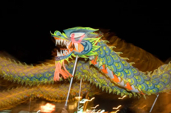 Rörelseoskärpa kinesiska traditionella dragon dance Stockbild