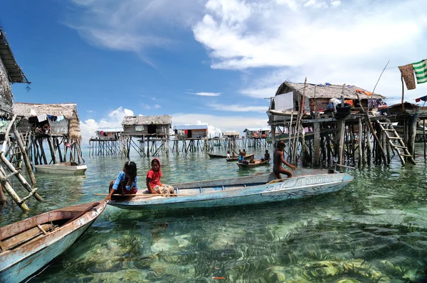 Bajau balıkçı köyü