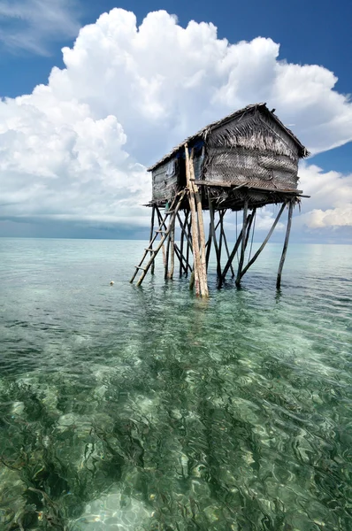 Дерев'яні хатини рибалки Bajau — стокове фото