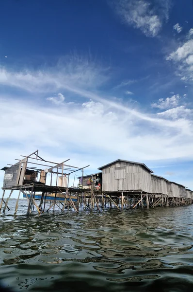 Bajau fisherman's ahşap kulübe — Stok fotoğraf
