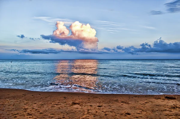 Strand und Himmel — Stockfoto