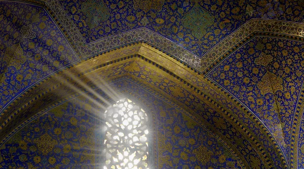 Cami ışık ışınları