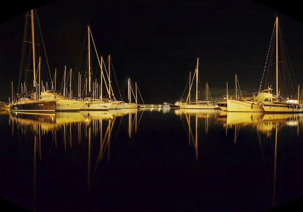 Geceleri Marina.