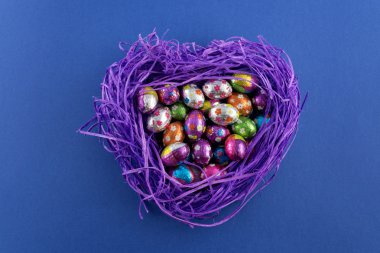 Paskalya yuva kalp şeklinde