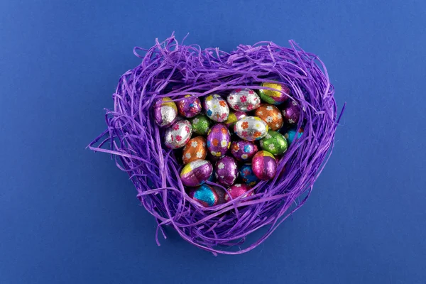 Nido de Pascua en forma de corazón — Foto de Stock