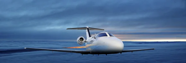 Ejecutivo en vuelo al atardecer — Foto de Stock