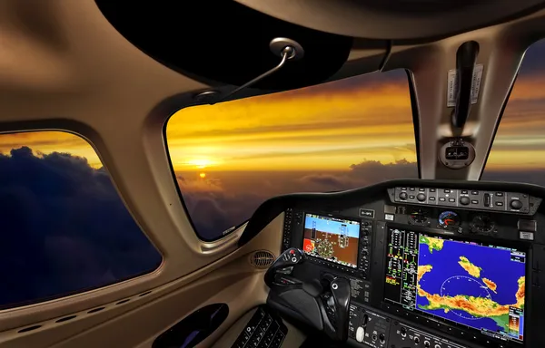 Cockpit bei Sonnenuntergang Stockbild