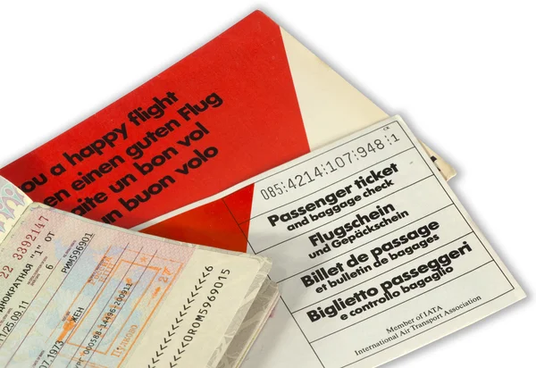 Bilet de avion și pașaport deschis — Fotografie, imagine de stoc