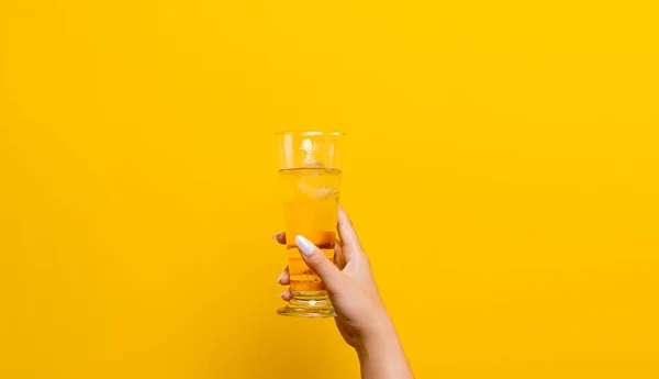 Cerveja Copo Celebração Bebida Alcoólica Cerveja Celebração Ideia Com Espaço — Fotografia de Stock