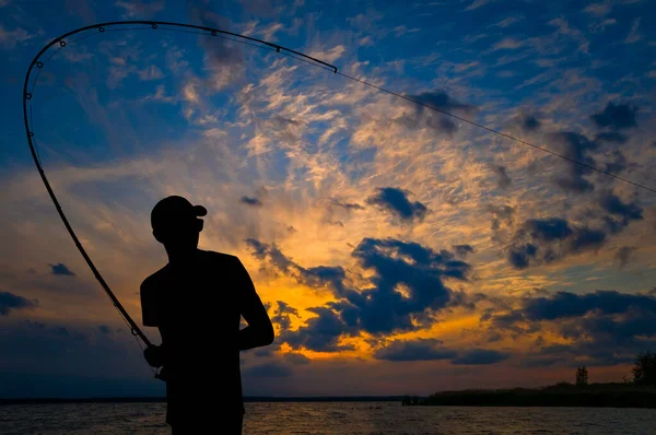 Pêche Nocturne Silhouette Pêcheur Sur Paysage Coucher Soleil — Photo