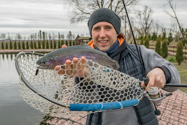 Rainbow Trout Fishing Fisherman Holds Salmon Fish Landing Net — 图库照片