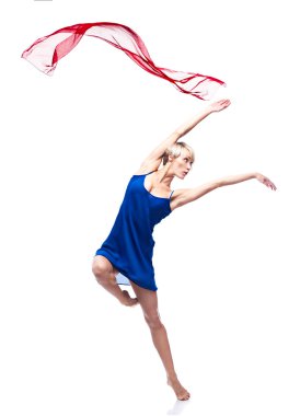 modern tarzda dans eden kız