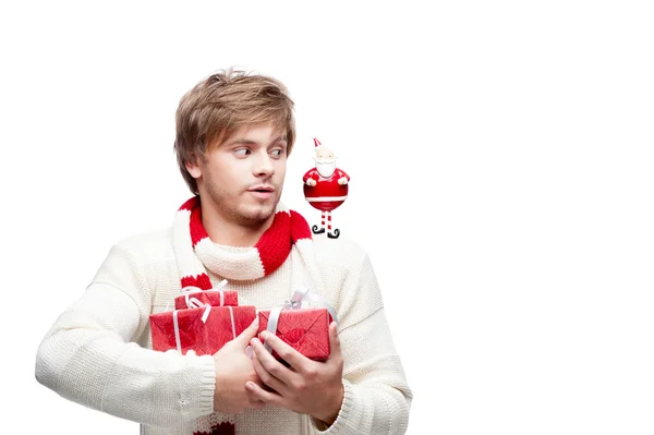 Young funny man holding christmas gifts — Stock Photo, Image