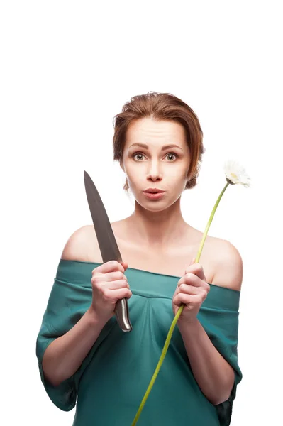 Legrační žena s nožem a květina — Stock fotografie
