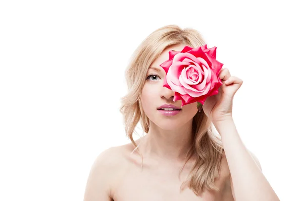 Jovem loira segurando flor — Fotografia de Stock