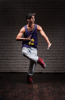 erkek hip-hop dansçısı