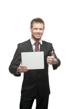 genç gülümseyen iş adamı holding işareti