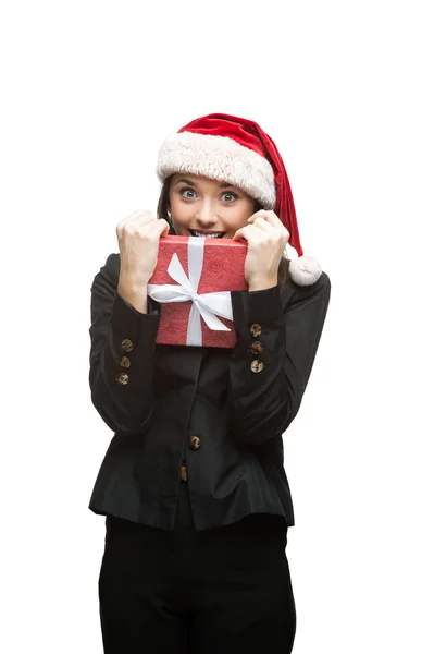 Donna d'affari in cappello di Babbo Natale in possesso di regalo di Natale — Foto Stock