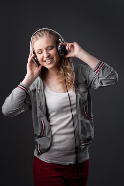 raslantısal müzik kız