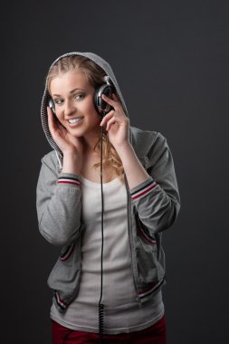 raslantısal müzik kız