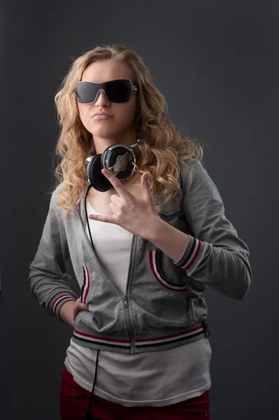 Chica de música casual — Foto de Stock