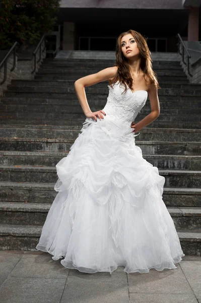 Beautiful young woman in wedding dress — Stock Photo, Image