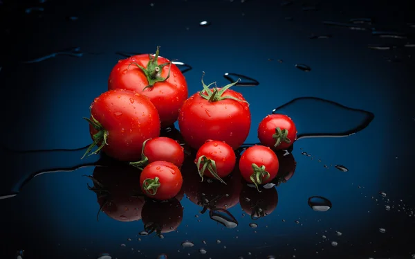 Tomates em água — Fotografia de Stock