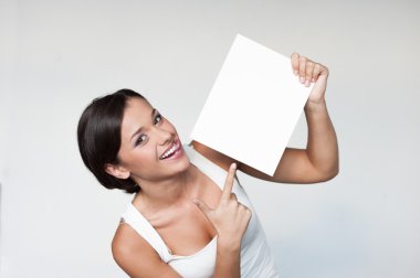 neşeli kız holding işareti