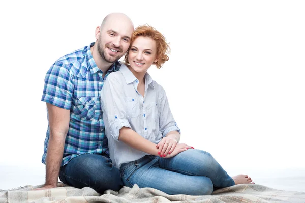 Feliz sorrindo abraço casal — Fotografia de Stock