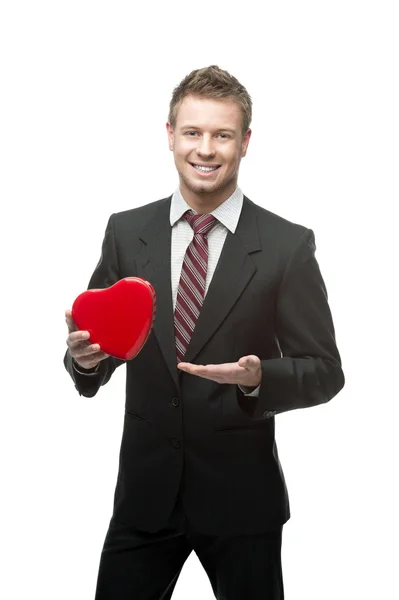 Молодой веселый бизнесмен с красным сердцем — стоковое фото