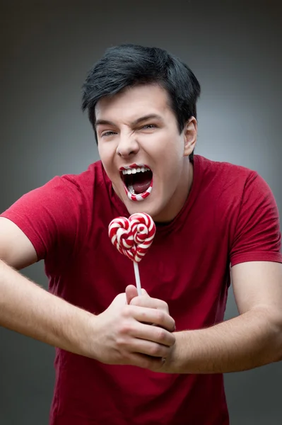 Louco homem segurando pirulito — Fotografia de Stock