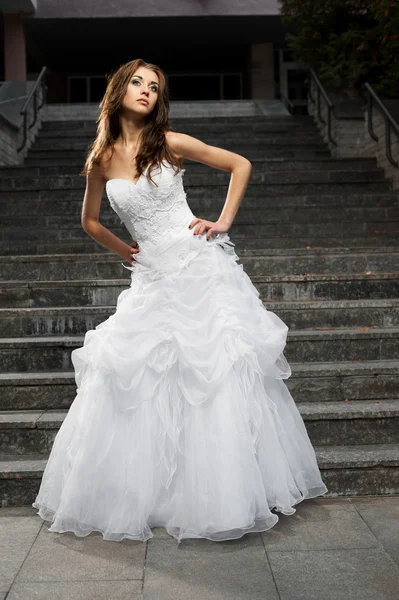 Beautiful young woman in wedding dress — Stock Photo, Image