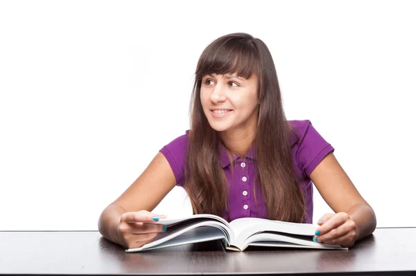 Fille assise avec livre ouvert — Photo