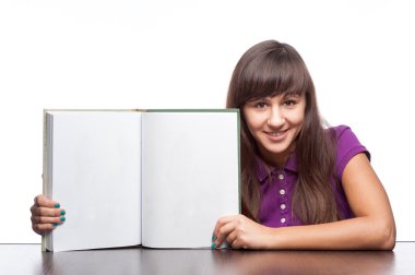 Kız holding açık kitap
