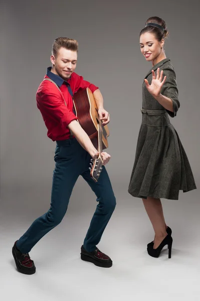 Tanzendes junges Retro-Paar — Stockfoto
