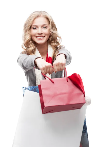 Jonge vrolijke vrouw met shopping tassen — Stockfoto